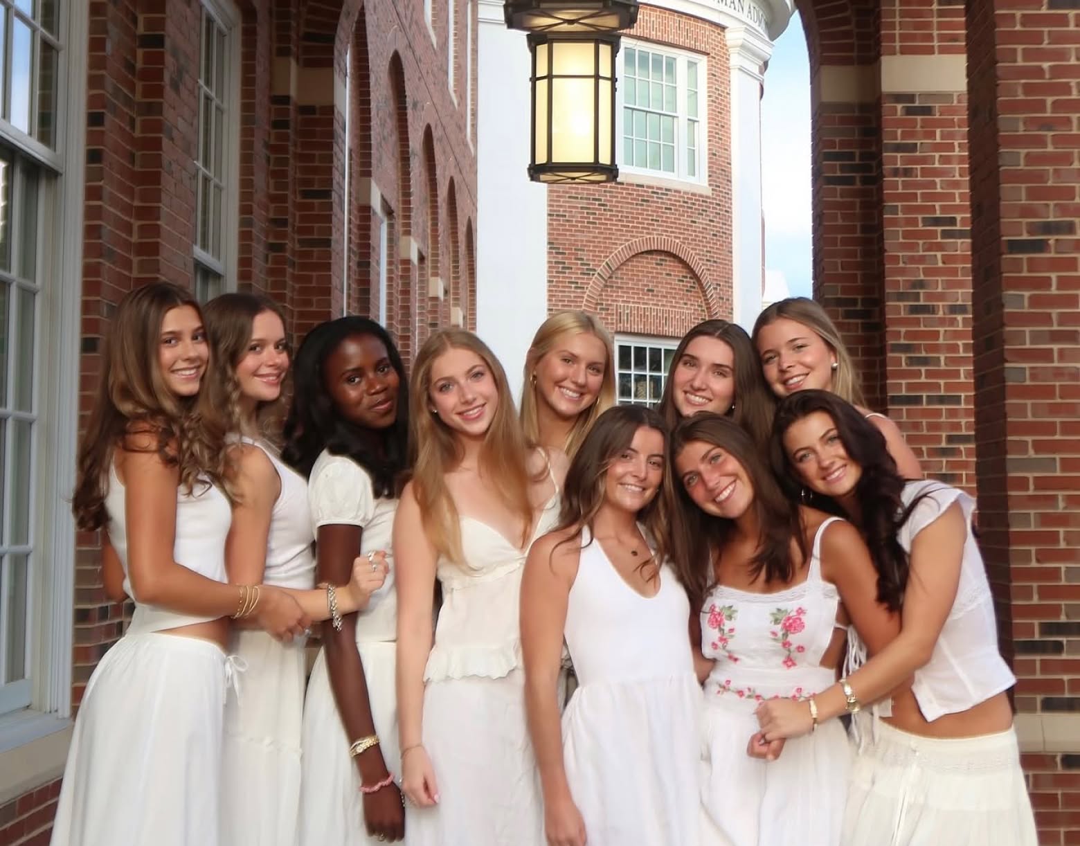 PMU-sisters-posing-together-as-a-group-about-phi-mu-banner@2x