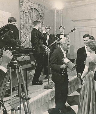 PMU-our-story-phi-mu-rich-history-small@2x