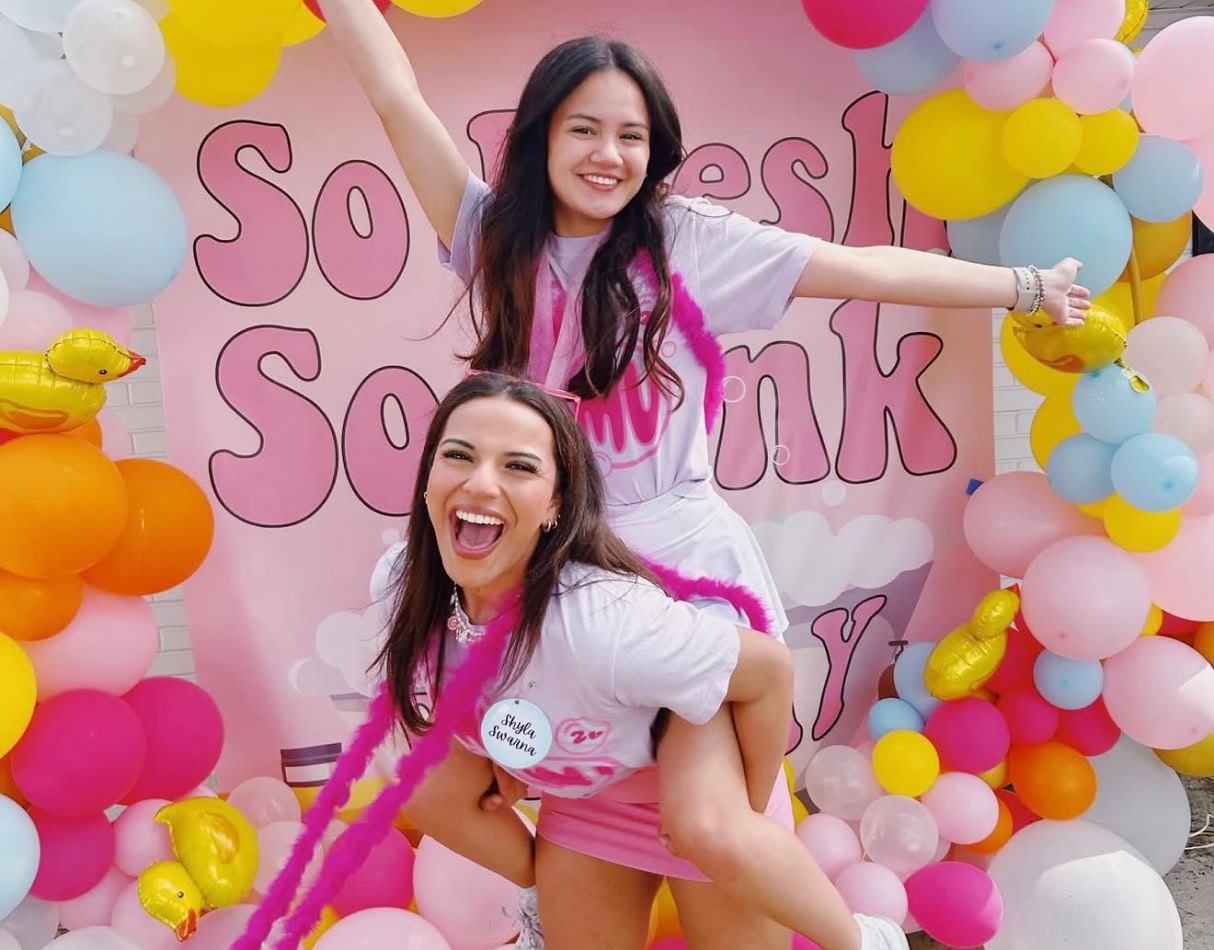 PMU-sorority-girls-at-event-why-phi-mu-edited-2@2x